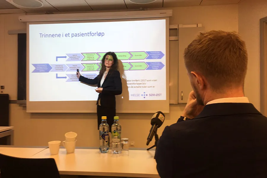 En person som holder en presentasjon